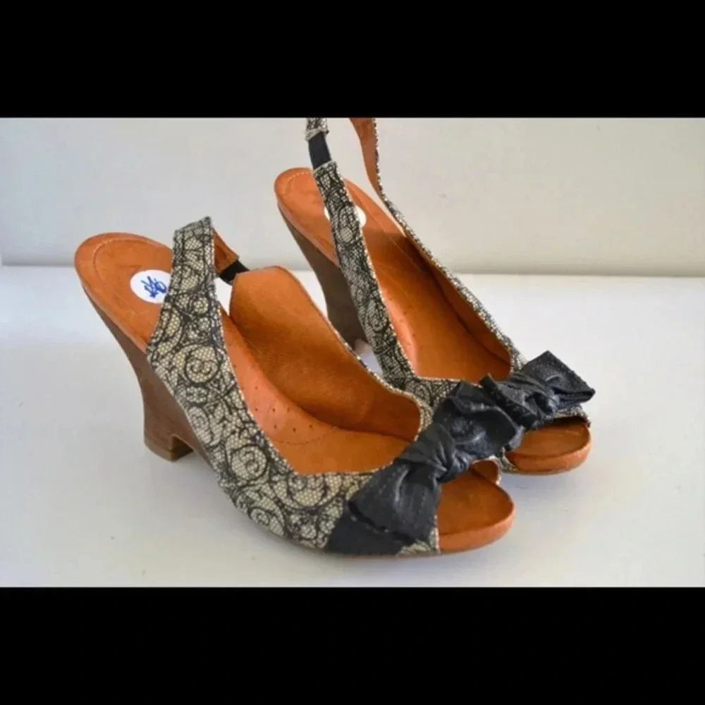 Naya wedge sandals!